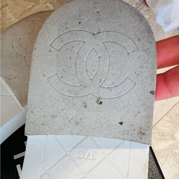 Chanel CC Logo Slides - Picture 10 of 11
